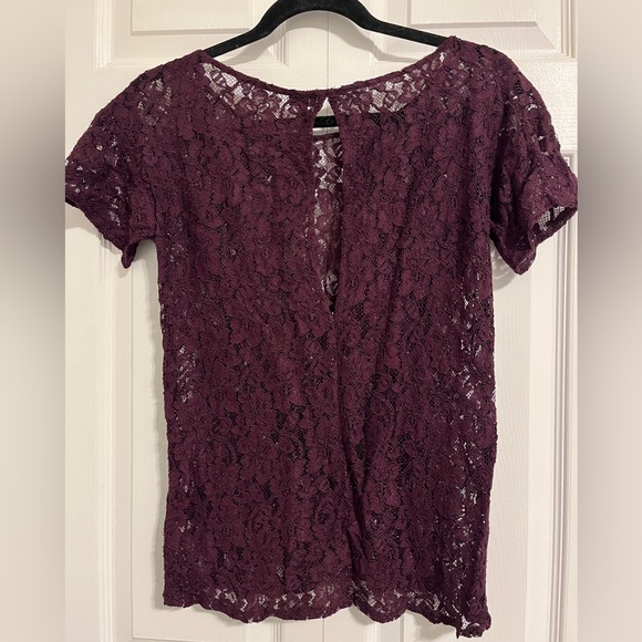 Aritzia - Babaton maroon lace blouse with back opening in size XXS fits XS/S - Picture 2 of 2